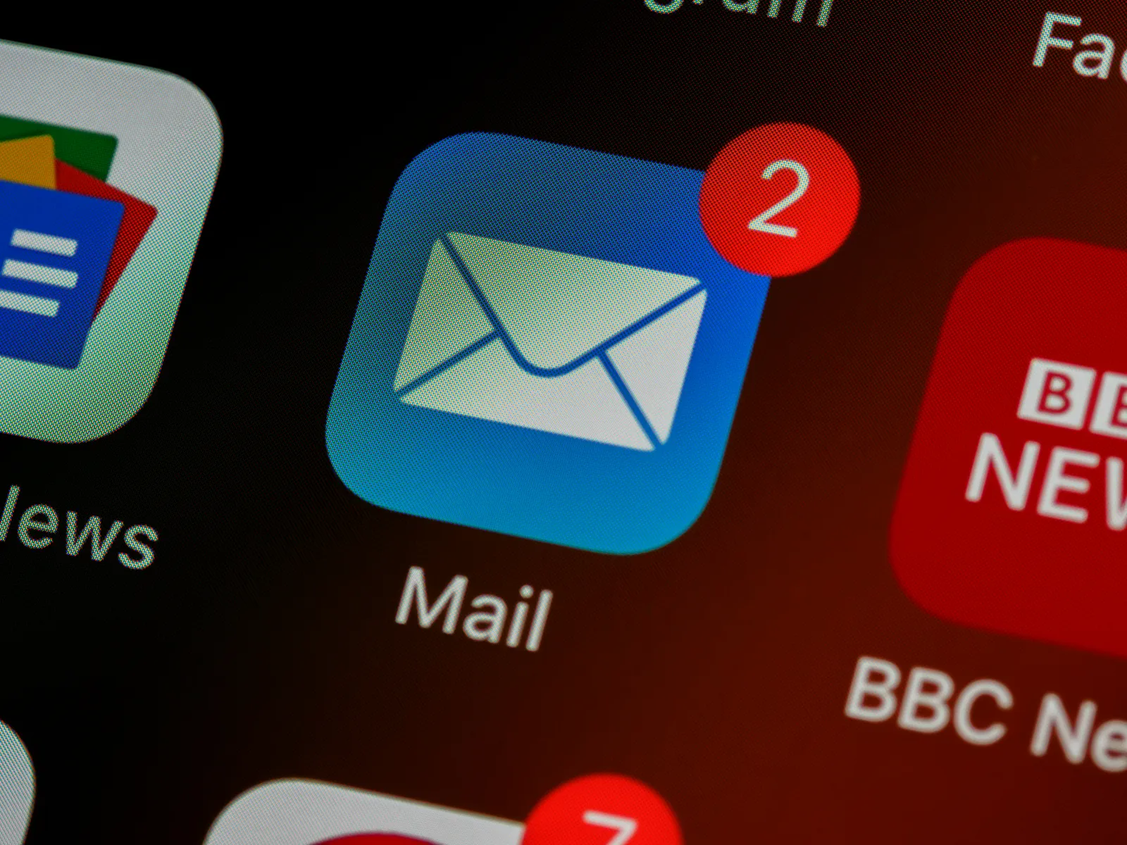 Mail-App mit neuer Nachricht auf dem Smartphone