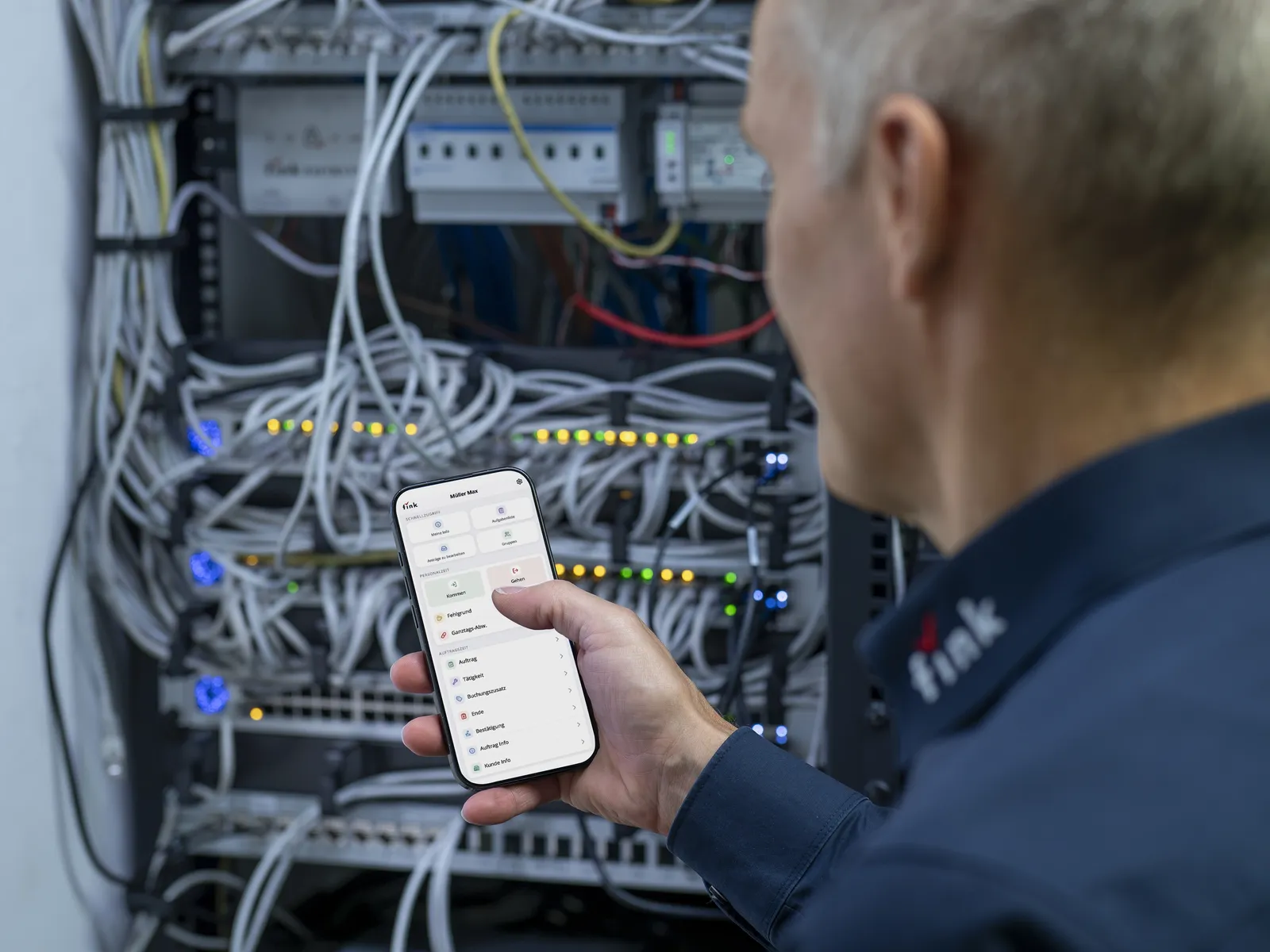 Startbildschirm der Fink Mobilversion am Smartphone